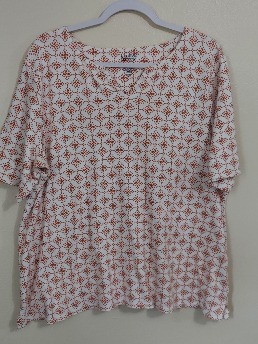 croft & barrow White and Rust Geometric V-Neck Short Sleeve Top